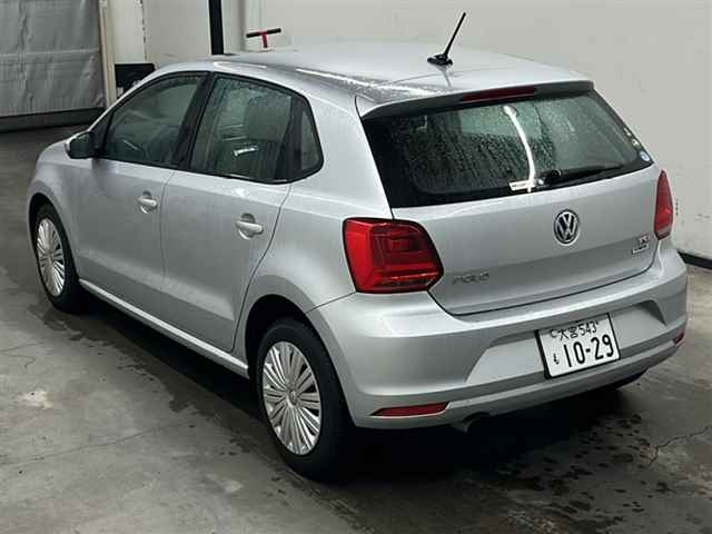 VOLKSWAGEN POLO 2015