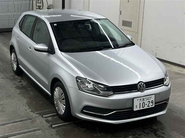 VOLKSWAGEN POLO 2015