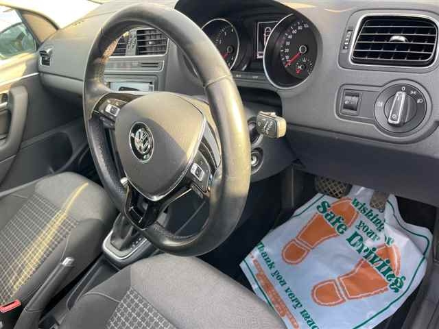 VOLKSWAGEN POLO 2015