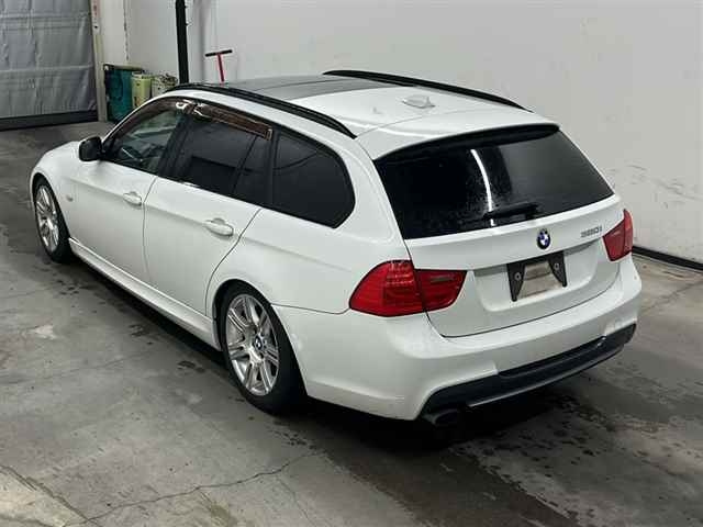 BMW 3 SERIES 2011