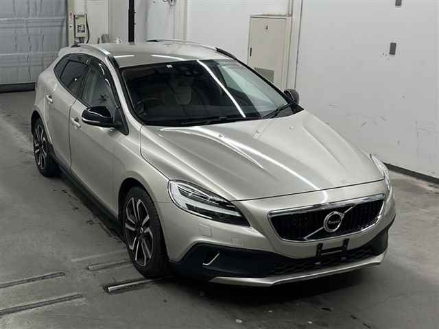 VOLVO V40 2017