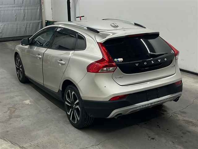 VOLVO V40 2017