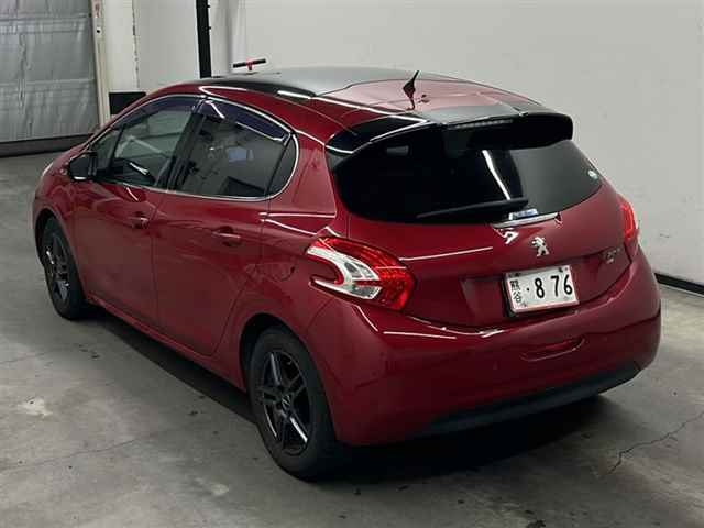 PEUGEOT 208 2015