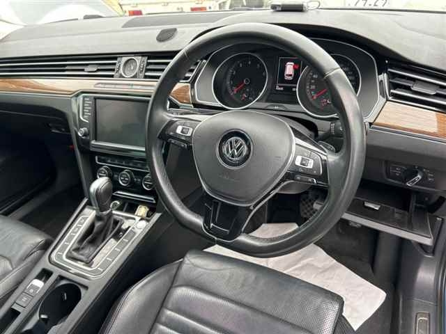 VOLKSWAGEN PASSAT VARIANT 2015