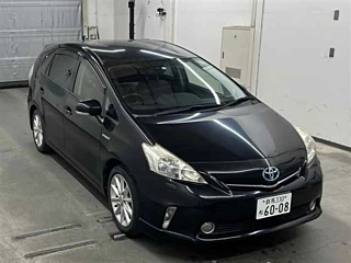 TOYOTA PRIUS ALPHA 2013