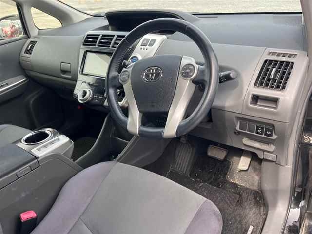 TOYOTA PRIUS ALPHA 2013