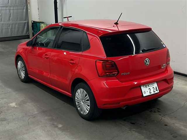 VOLKSWAGEN POLO 2016
