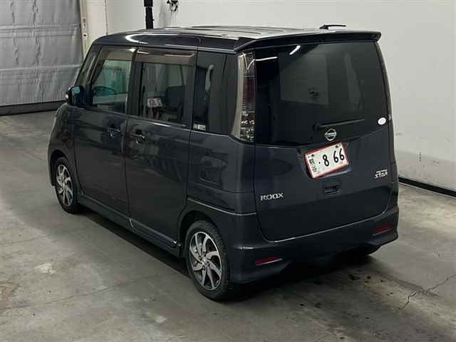 NISSAN ROOX 2011