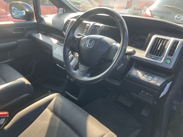 HONDA STEP WAGON 2011