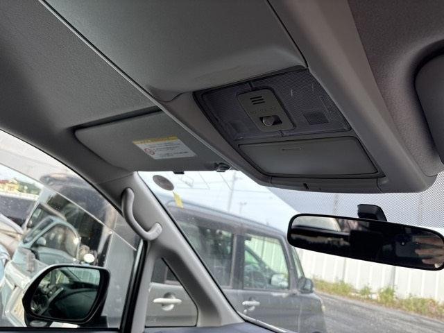 TOYOTA VOXY 2012