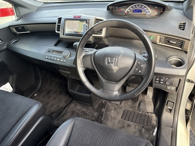 HONDA FREED 2012