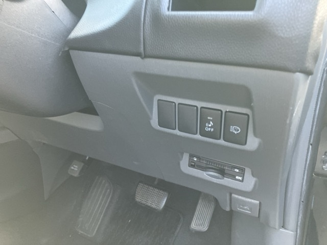 TOYOTA PRIUS ALPHA 2012