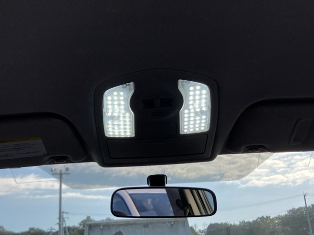 TOYOTA PRIUS ALPHA 2012