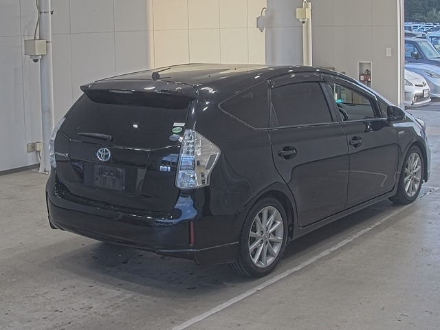 TOYOTA PRIUS ALPHA 2012