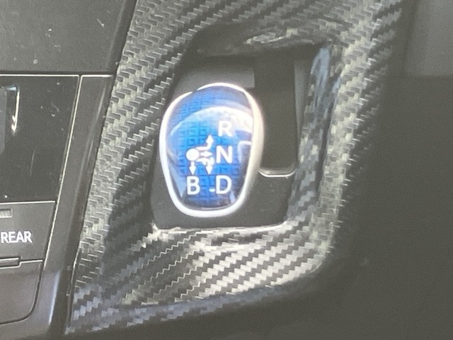 TOYOTA PRIUS ALPHA 2012