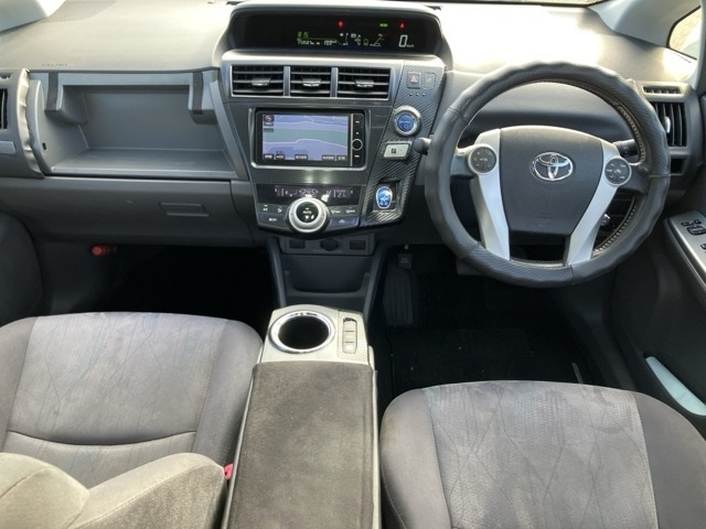 TOYOTA PRIUS ALPHA 2012