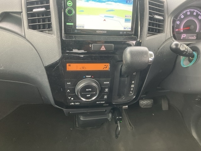 NISSAN ROOX 2012