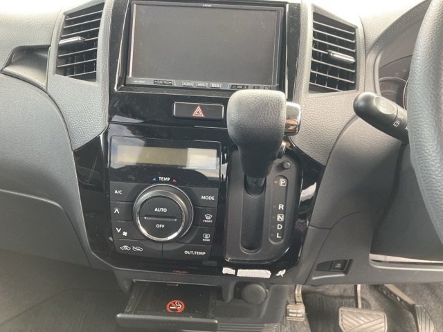 NISSAN ROOX 2010