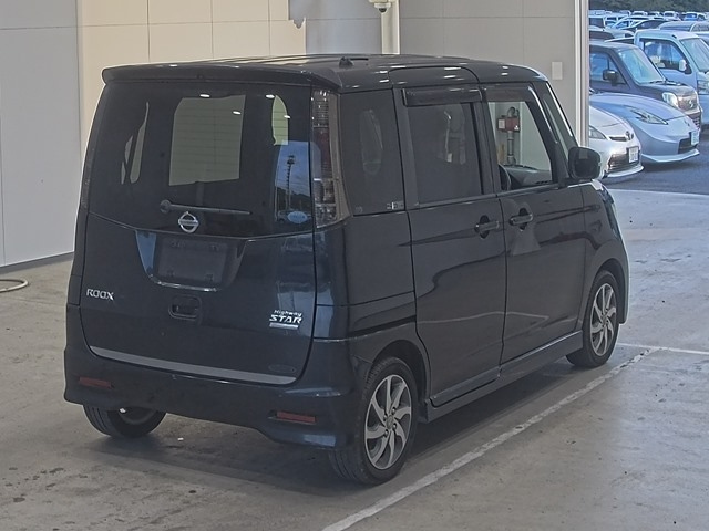 NISSAN ROOX 2010