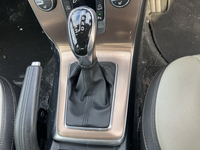 VOLVO V40 2015