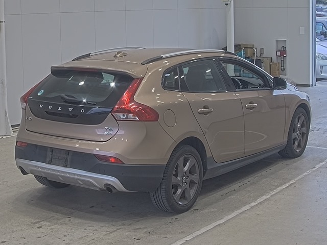 VOLVO V40 2015