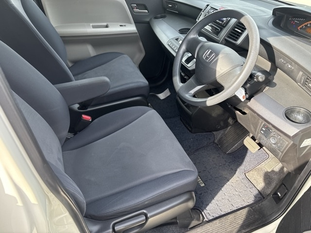 HONDA FREED 2010