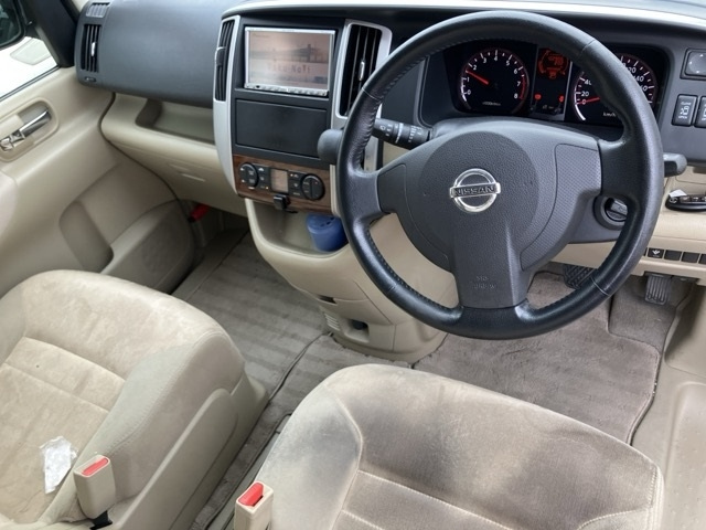 NISSAN SERENA 2010