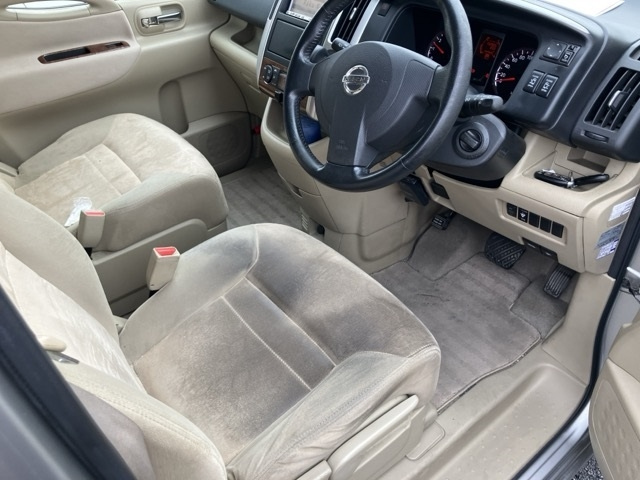 NISSAN SERENA 2010