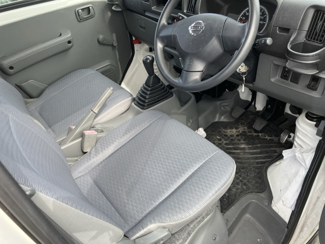 NISSAN CLIPPER VAN 2013