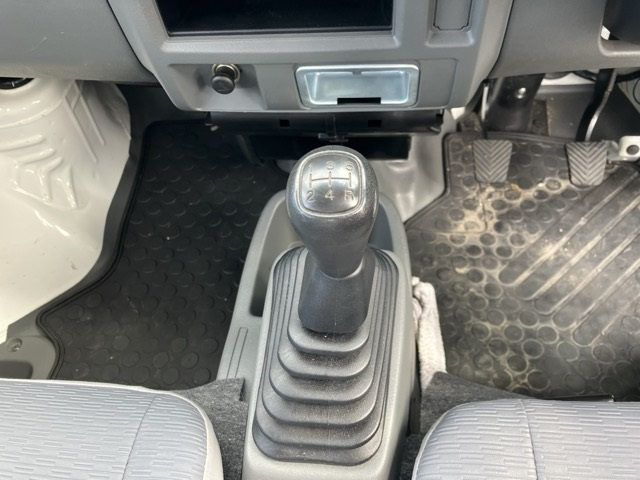 NISSAN CLIPPER VAN 2013