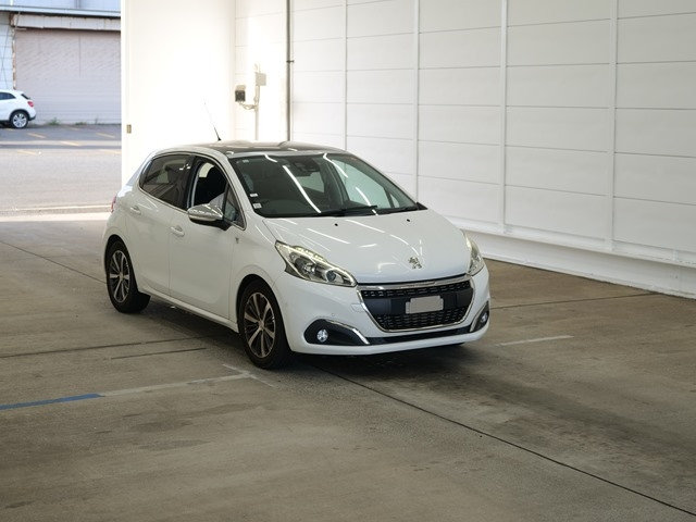 PEUGEOT 208 2016
