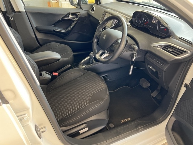 PEUGEOT 208 2016