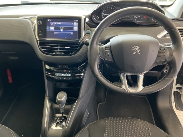 PEUGEOT 208 2016