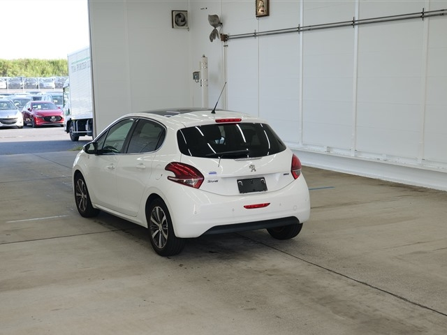PEUGEOT 208 2016