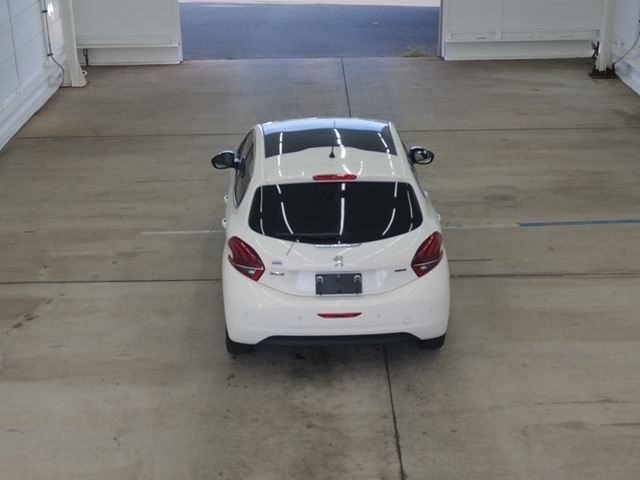 PEUGEOT 208 2016