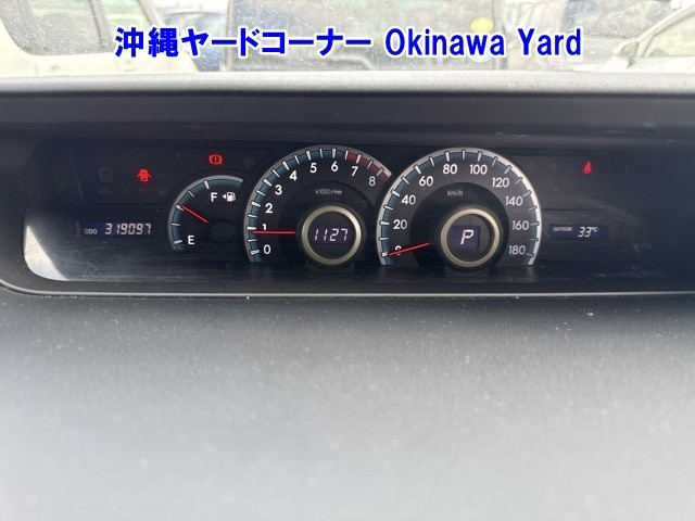 TOYOTA VOXY 2010