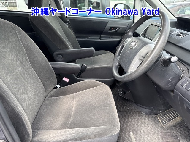TOYOTA VOXY 2010