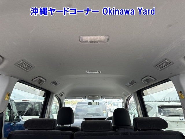 TOYOTA VOXY 2010