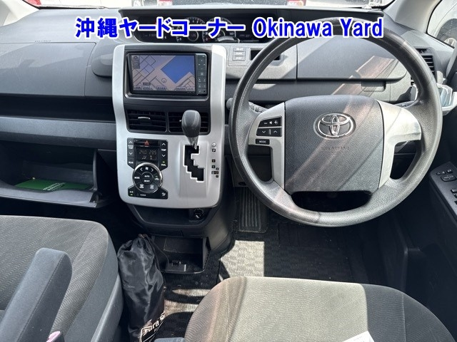 TOYOTA VOXY 2010