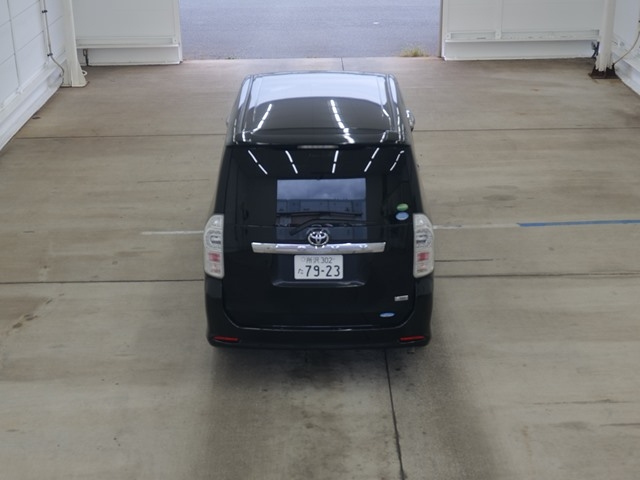 TOYOTA VOXY 2013