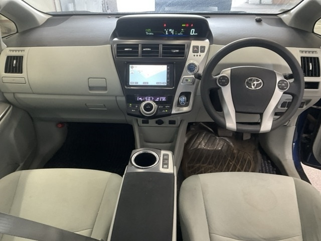 TOYOTA PRIUS ALPHA 2012