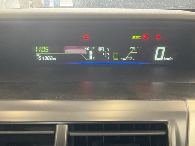 TOYOTA PRIUS ALPHA 2012