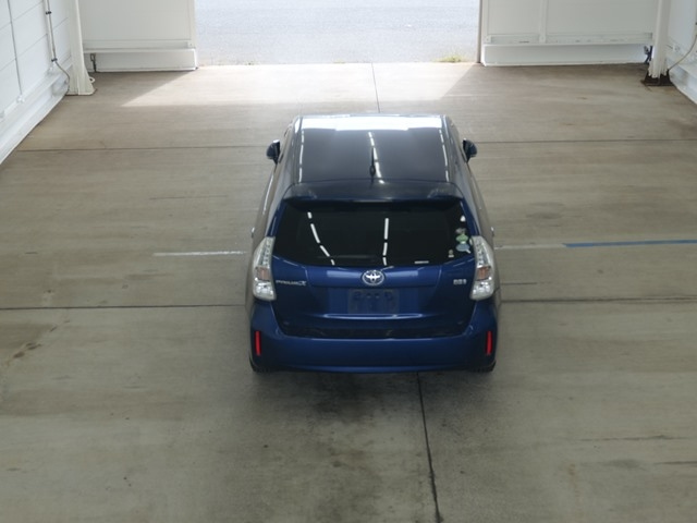 TOYOTA PRIUS ALPHA 2012