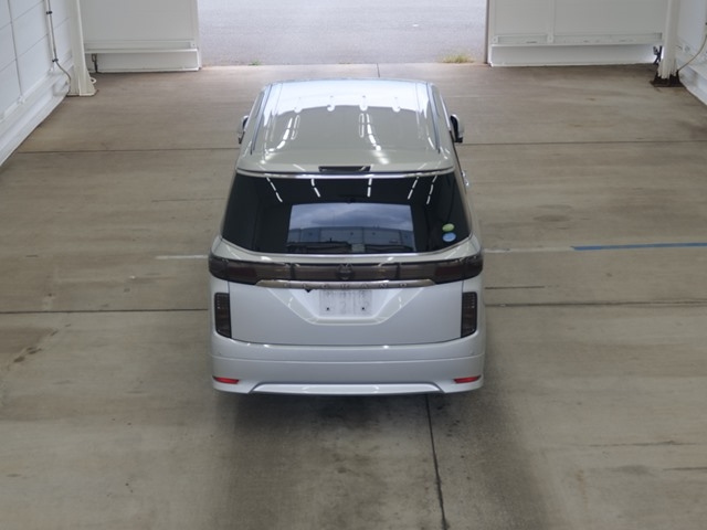 NISSAN ELGRAND 2011