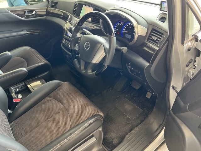 NISSAN ELGRAND 2011