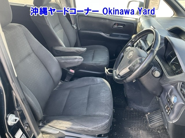 TOYOTA VOXY 2014