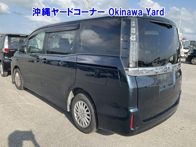 TOYOTA VOXY 2014
