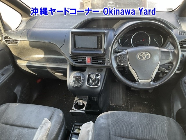 TOYOTA VOXY 2014