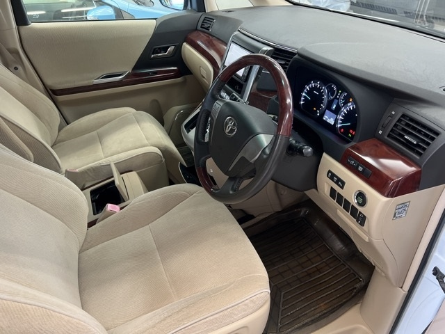 TOYOTA VELLFIRE 2011
