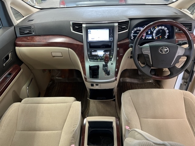 TOYOTA VELLFIRE 2011
